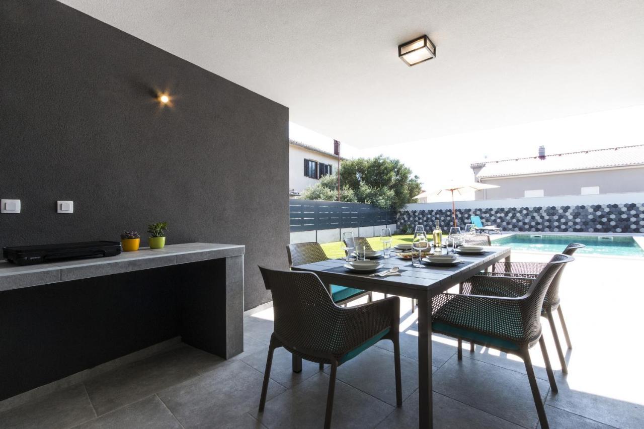 Modern 3-Bedroom Villa With A Private Pool Pula Buitenkant foto
