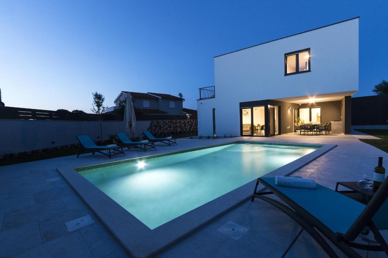 Modern 3-Bedroom Villa With A Private Pool Pula Buitenkant foto