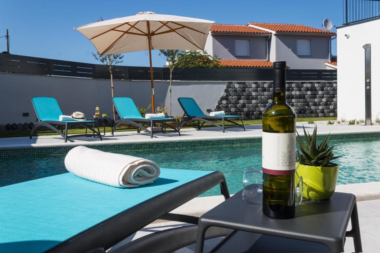 Modern 3-Bedroom Villa With A Private Pool Pula Buitenkant foto